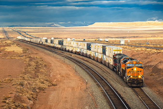 An intermodal train near Winslow 